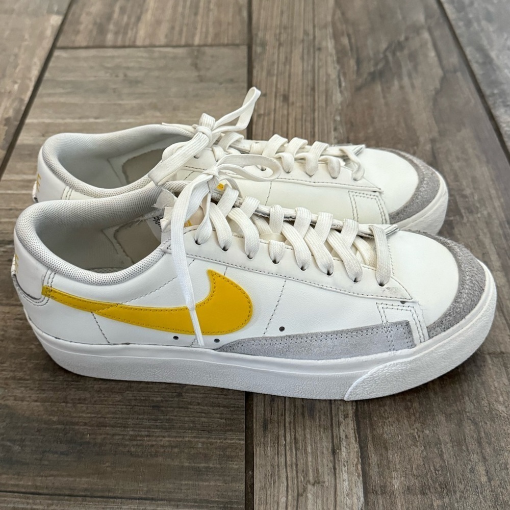 Nike Women’s Blazer Low Platform Sneaker size 8.5 - Picture 6 of 11